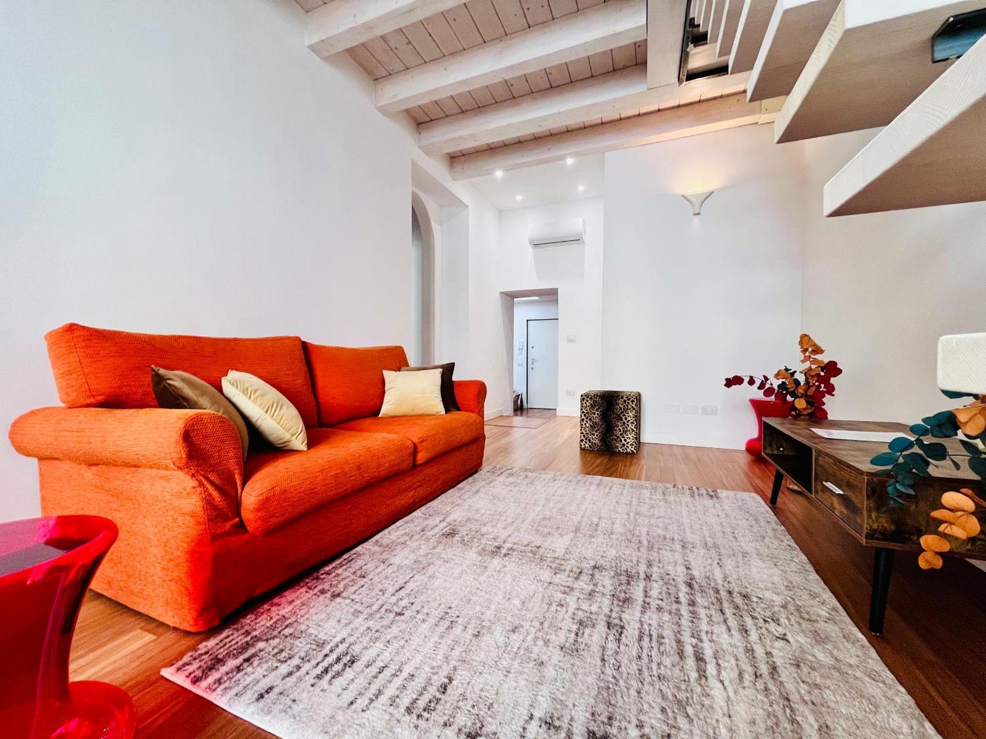 Riverside Loft Navigli - Spacious Two-Bedroom Apartment Милан Экстерьер фото